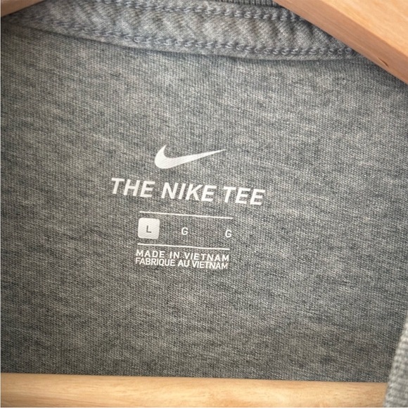 Nike Gray Short Sleeve Tee with Pink and Black Accents Size large Girls - Picture 3 of 4